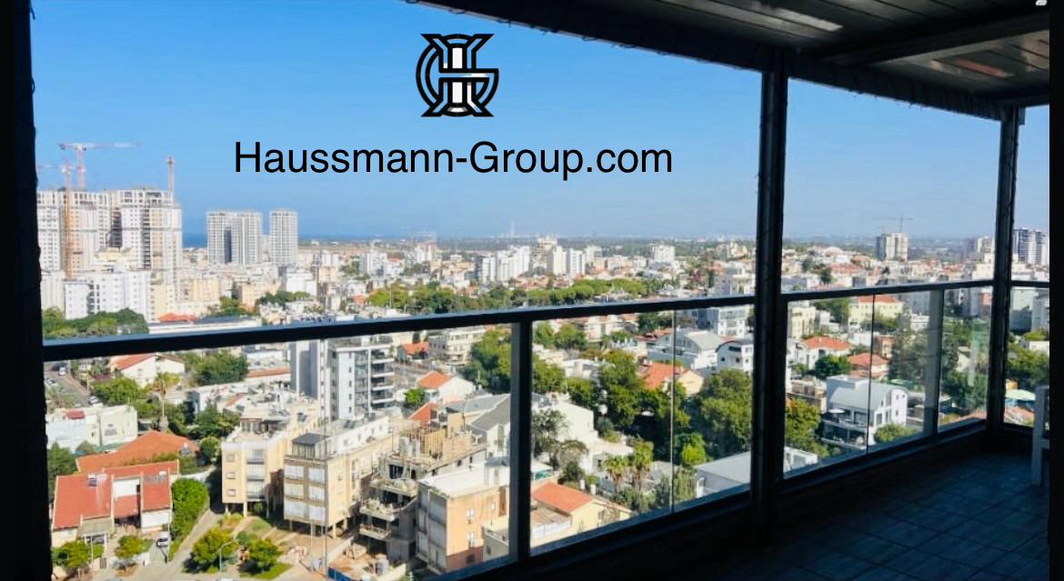 Beautiful Modern Duplex in the Heart of the City.